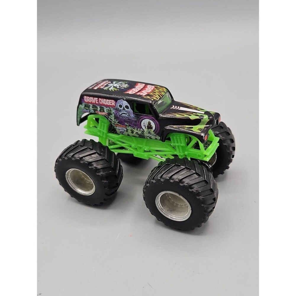 Spin Master Monster Jam Grave Digger 1:64 Diecast Monster Truck Chase